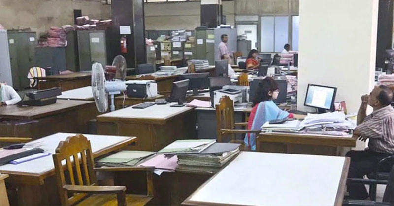 সরকারি চাকরিজীবীদের শেষ কর্মদিবস আজ, সোমবার থেকে শুরু হচ্ছে ঈদের দীর্ঘ ছুটি