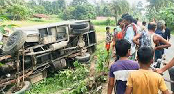 পিকআপ-মোটরসাইকেলের সংঘর্ষে প্রাণ গেল দুই ভাইয়ের