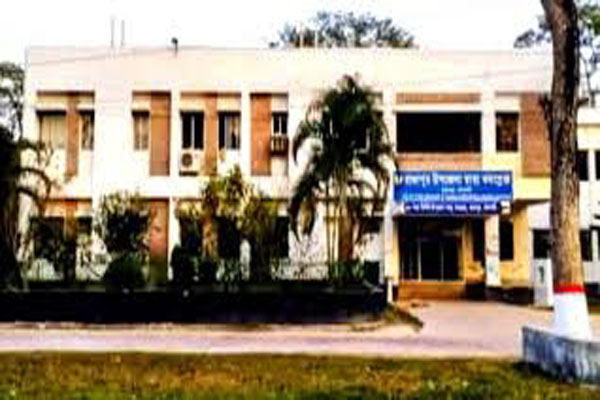 ৫ দিন পানিহীন রাজাপুর স্বাস্থ্য কমপ্লেক্স , রোগী ও স্বজনদের ভোগান্তি