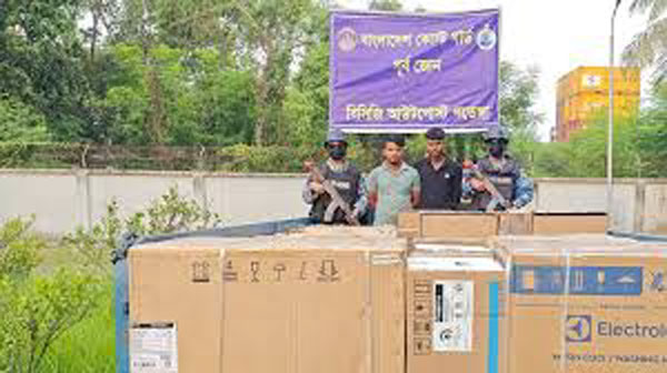 চট্টগ্রামে শুল্ক ফাঁকি দিয়ে আনা ইলেকট্রনিক্স সামগ্রীসহ গ্রেপ্তার ২