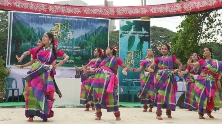 সংগীত নৃত্য কবিতায় বর্ষাবরণ