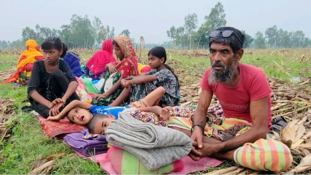 ৪৮ ঘণ্টা পর অন্তঃসত্ত্বা নারী-শিশুসহ ১১ জনকে সরিয়ে নিল বিএসএফ
