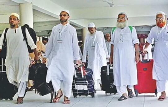 দেশে ফিরেছেন ৫৬ হাজার ৮৬৮ হাজি