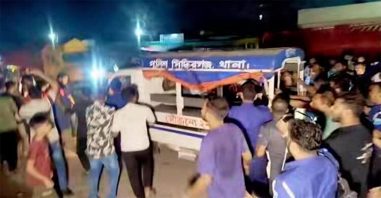 শিশুকে ধর্ষণচেষ্টায় অভিযুক্তকে ধরতে গিয়ে তোপের মুখে পুলিশ