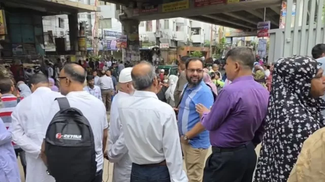 আন্দোলনের শঙ্কায় এইচএসসি কেন্দ্রে অভিভাবকদের বাড়তি উপস্থিতি