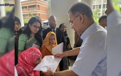 প্রতিবন্ধী তিন ব্যক্তির হাতে নিয়োগপত্র তুলে দিলেন প্রধানমন্ত্রী