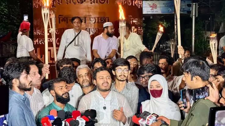 সাভারে এনসিপির সমাবেশে হামলার প্রতিবাদে মধ্যরাতে শাহবাগে বিক্ষোভ