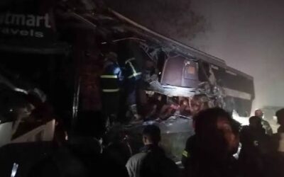 দাঁড়িয়ে থাকা ট্রাকে বাসের ধাক্কায় যাত্রীর পা বিচ্ছিন্ন, আহত ১০