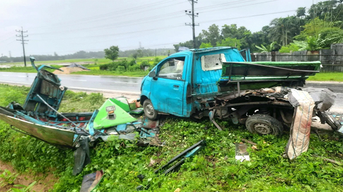 চকরিয়ায় বাসের ধাক্কায় লেগুনার ৪ যাত্রী নিহত, আহত ৫