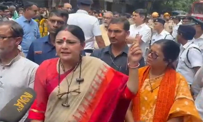 কলকাতার হোটেলে অগ্নিকাণ্ড: নিহতরা বাংলাদেশি নাকি ভারতীয়, নিশ্চিত করবে পুলিশ