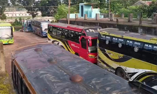 চুয়াডাঙ্গায় সব রুটে বাস ধর্মঘট, ভোগান্তিতে যাত্রীরা
