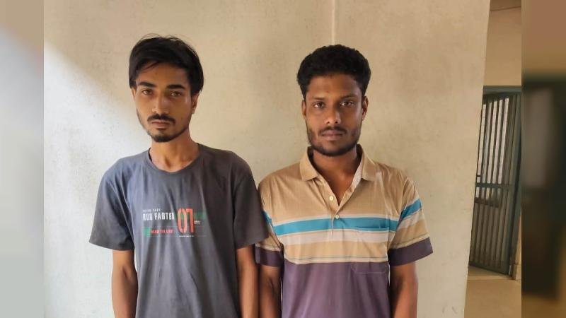 ইয়াবাসহ ২ ছাত্রদল নেতা আটক, গণধোলাই দিয়ে পুলিশে সোপর্দ