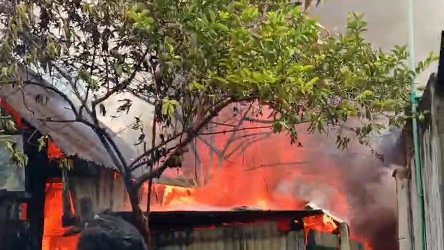 ব্রাহ্মণবাড়িয়ায় আগুনে পুড়ল ১০ ঘর, নিঃস্ব ১৪ পরিবার