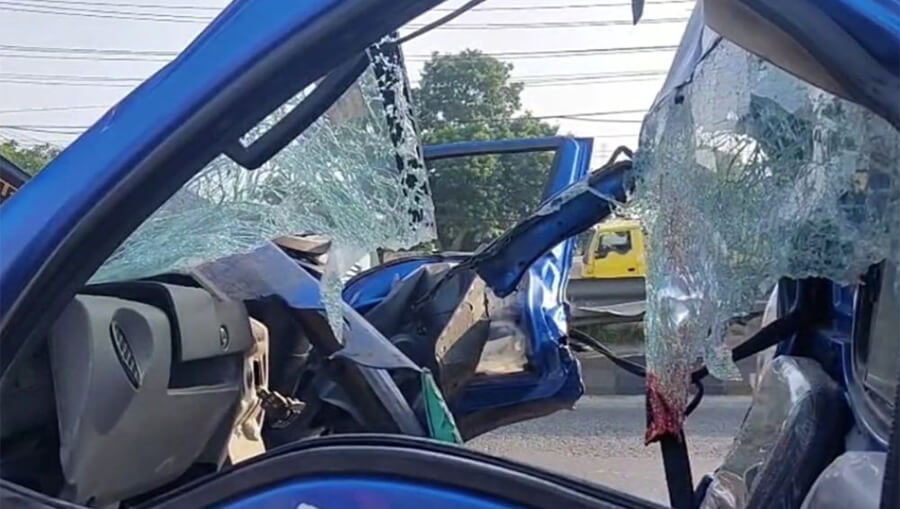 গাজীপুরে দাঁড়িয়ে থাকা ট্রাকে পিকআপের ধাক্কা, নিহত ১