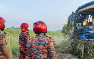 ঢাকা-মাওয়া এক্সপ্রেসওয়েতে ভয়াবহ দুর্ঘটনা: বাস খাদে পড়ে নিহত ৩, আহত ১৬