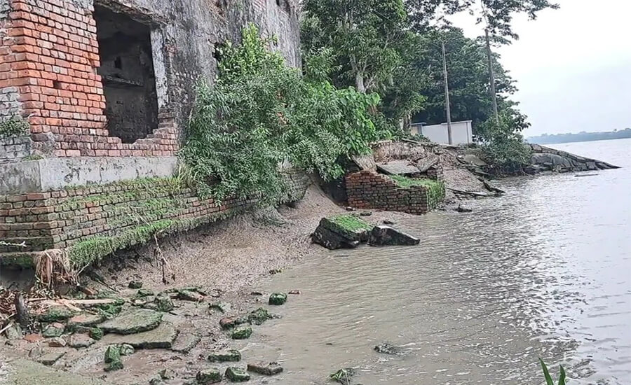 বাগেরহাটের সাত নদীতে ভয়াবহ ভাঙন, নদীগর্ভে শত শত হেক্টর জমি