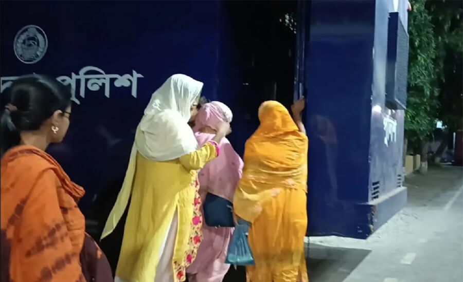 সাবেক স্বামীর ব্যক্তিগত ছবি-ভিডিও ছড়িয়ে ব্ল্যাকমেইল, স্কুলশিক্ষিকা কারাগারে