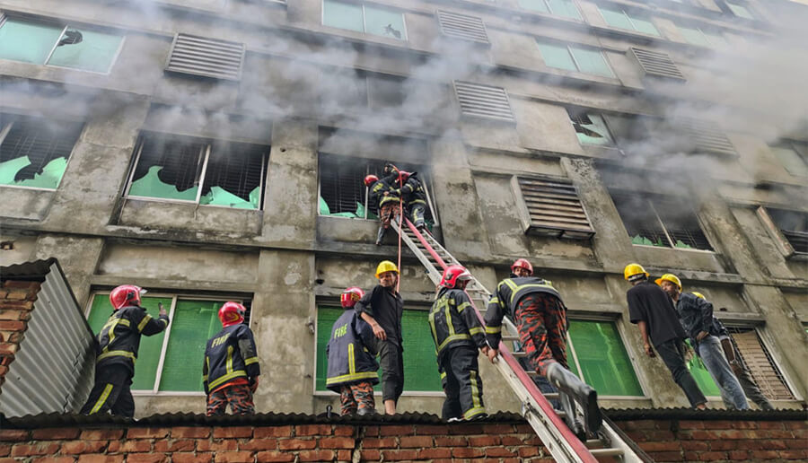 গাজীপুরে পোশাক কারখানায় আগুন, নিয়ন্ত্রণে ৯ ইউনিট; উদ্ধার ৬৯