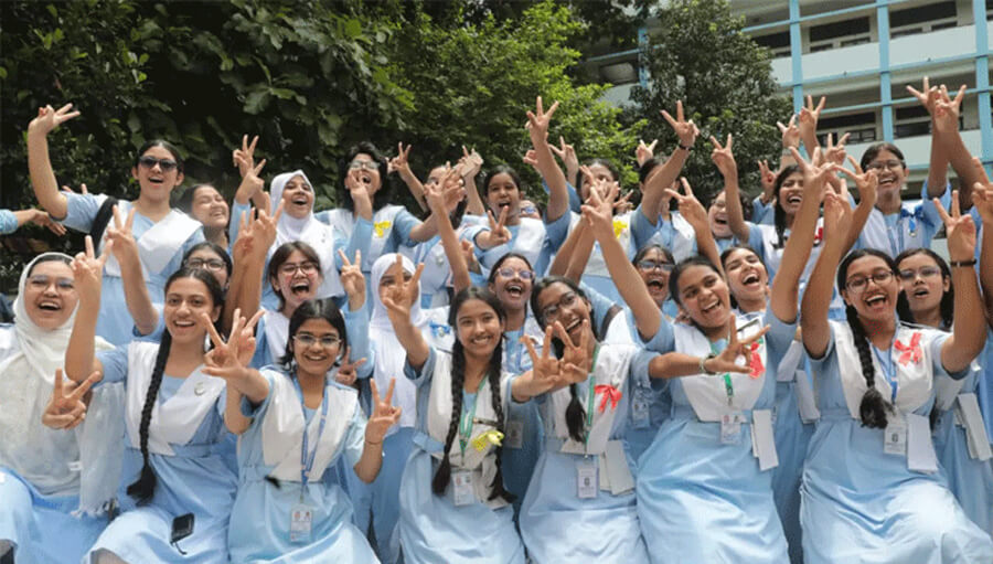 এইচএসসি ও সমমানে পাসের হার ৫২.১২ শতাংশ, জিপিএ-৫ পেয়েছে ৪০ হাজার ৮৪ জন